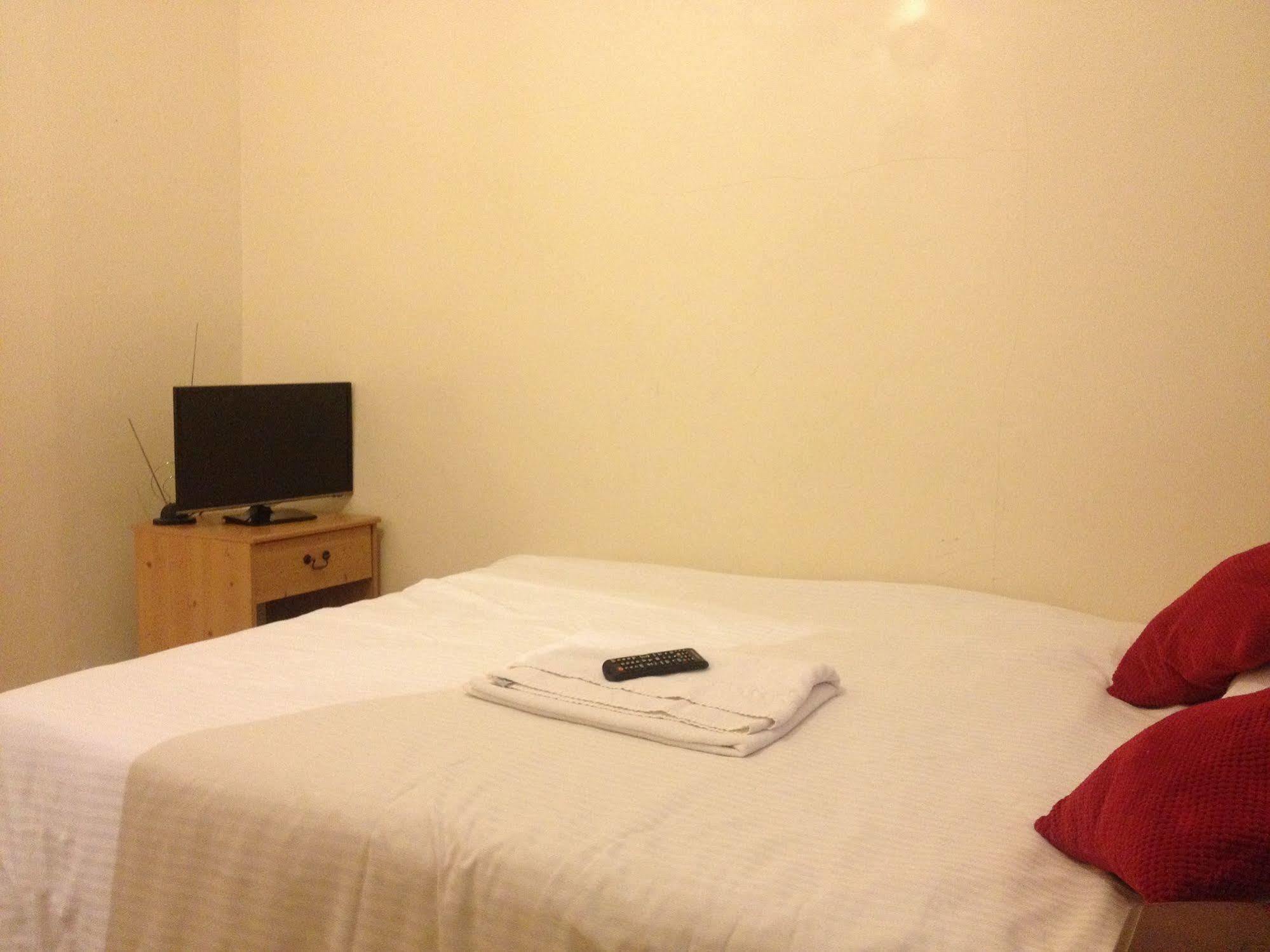 70 Hockley Avenue Hotel บาร์คกิ้ง ภายนอก รูปภาพ